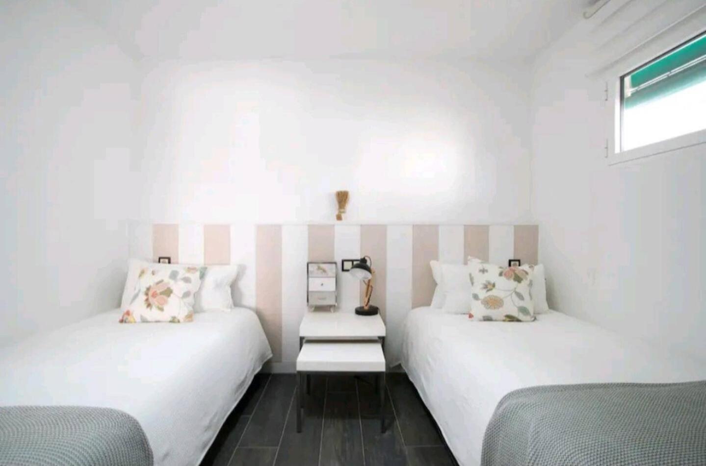 Stylish & Fully Furnished 3 Bedrooms Flat -4 Min Walk To Beautiful Beach لقنت المظهر الخارجي الصورة