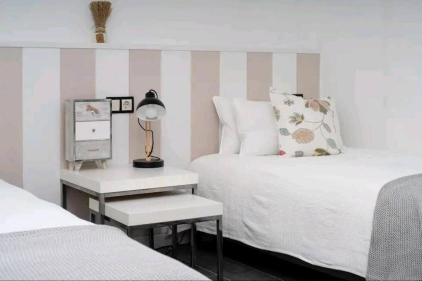 Stylish & Fully Furnished 3 Bedrooms Flat -4 Min Walk To Beautiful Beach لقنت المظهر الخارجي الصورة